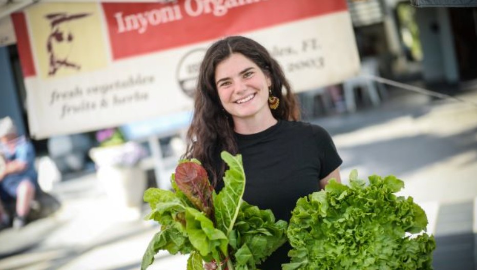 Weekly Farmers Market on Third Street South