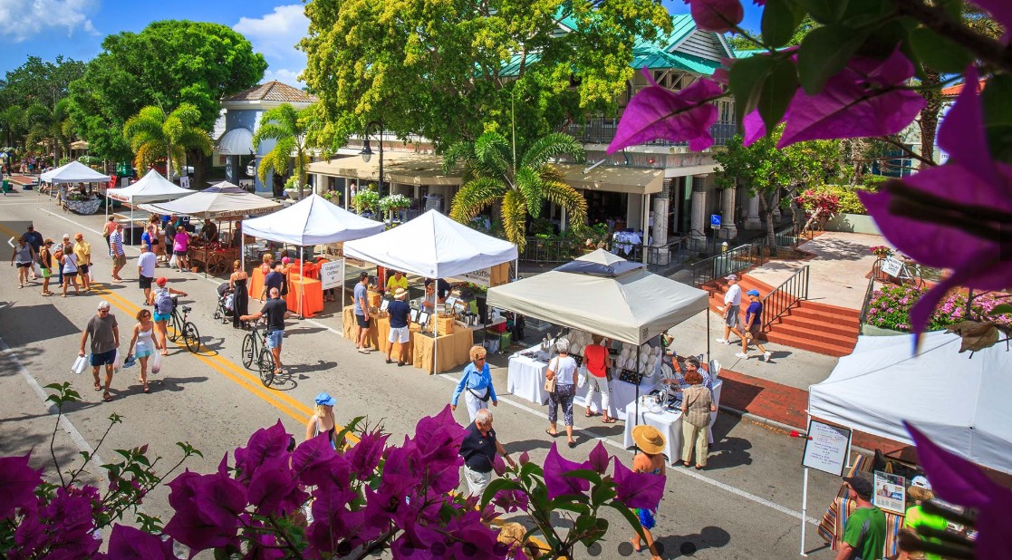 Weekly Farmers Market on Third Street South