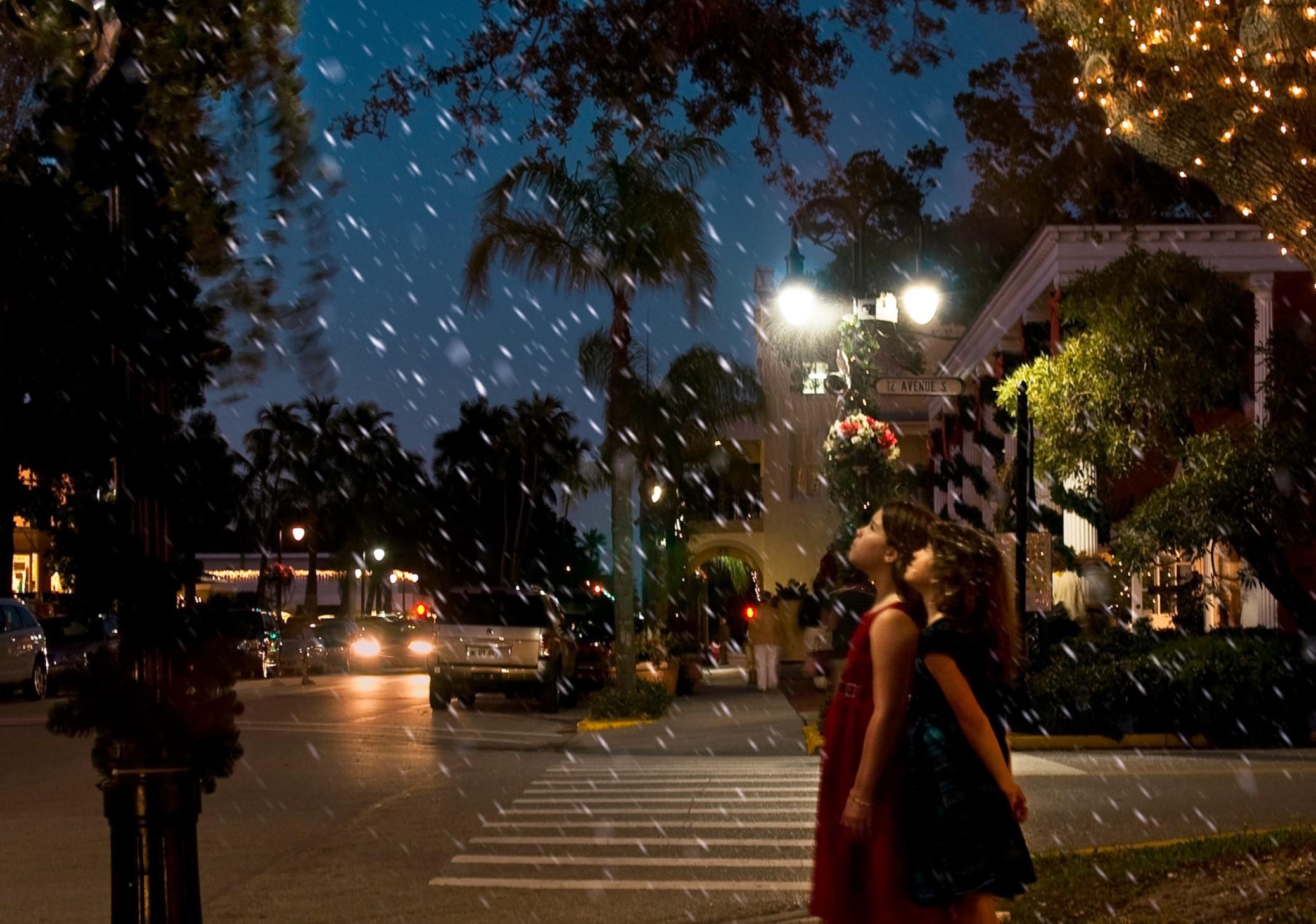 Naples Snowfall & Christmas Music on Third |Thanksgiving Week