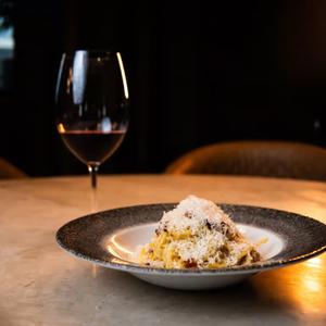 Waxin's Restaurant & Bar, Naples 1